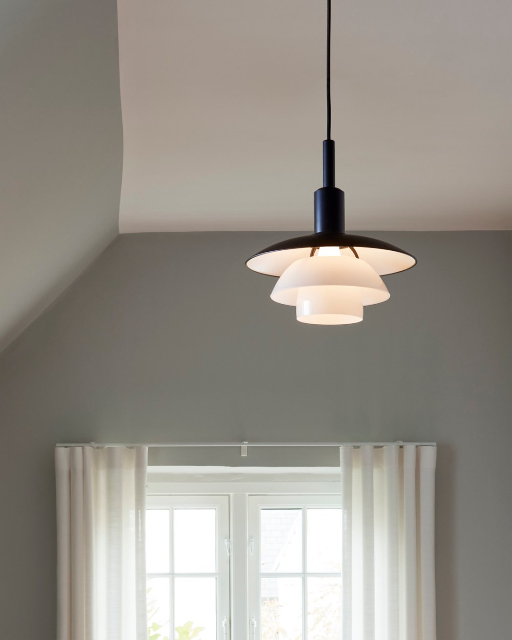 Hallway Pendant Lighting | Hanging Light Fixtures | Louis Poulsen