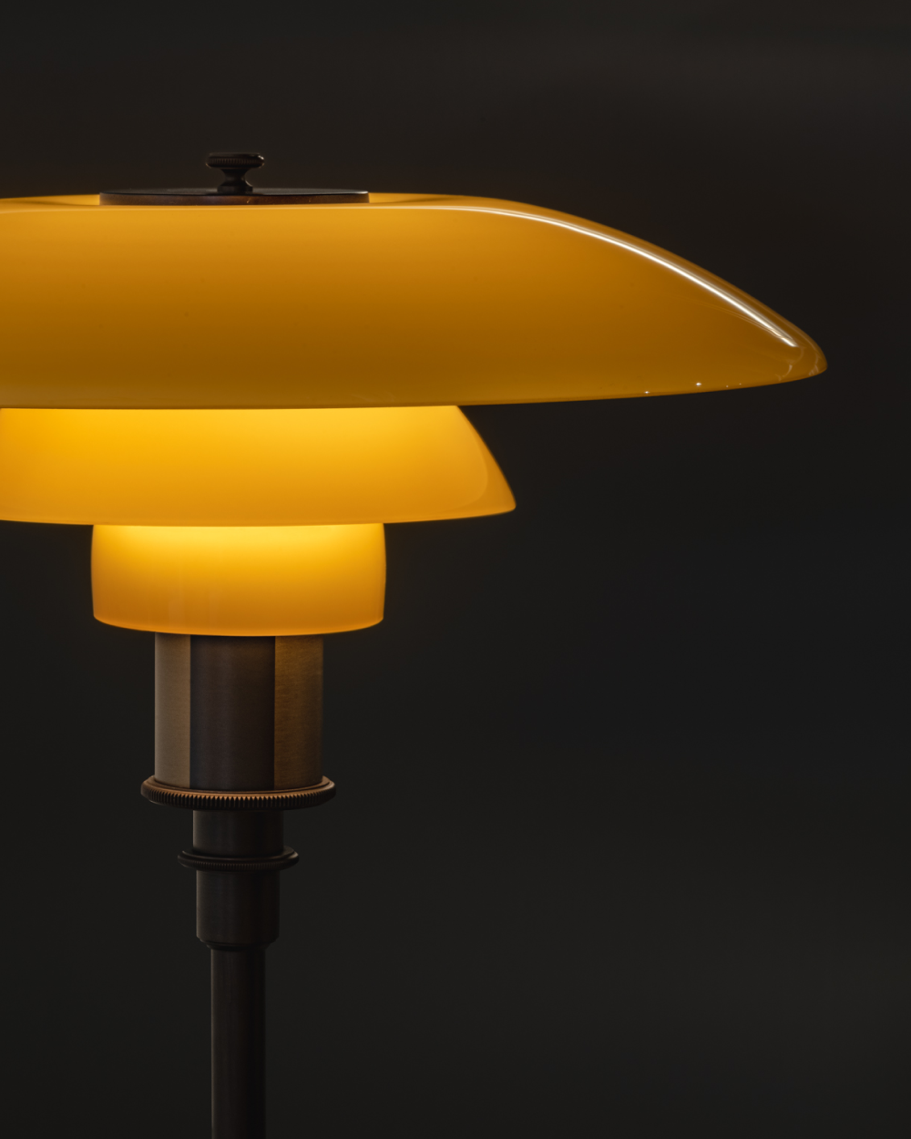 PH 3/2 Aged Brass テーブル－ Louis Poulsen | FENDI Casa