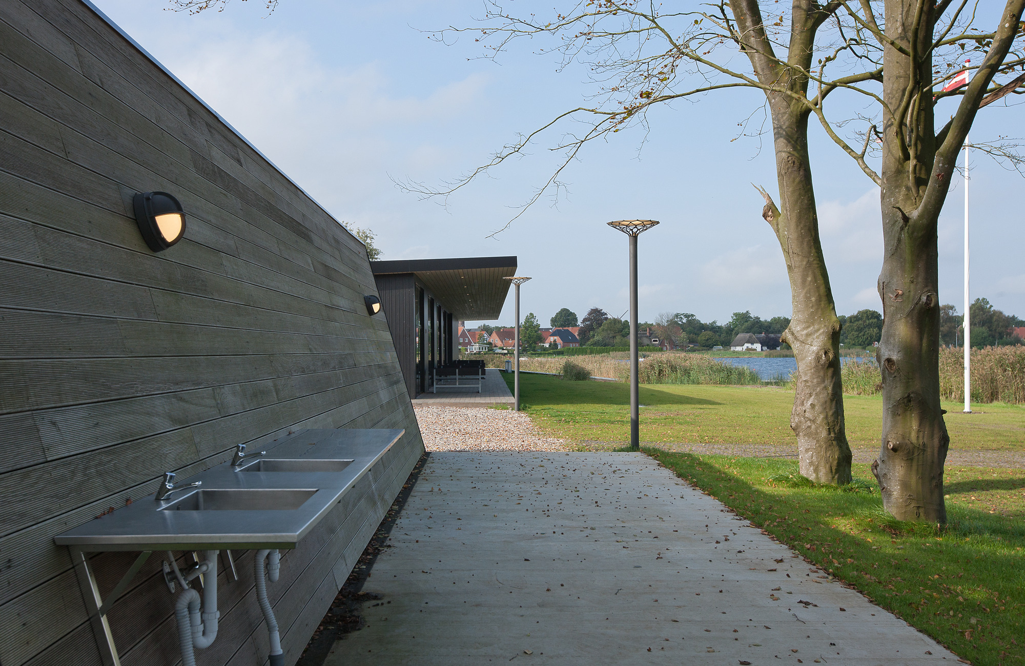 LP Nest Post Lighting for Outdoor Spaces | Louis Poulsen