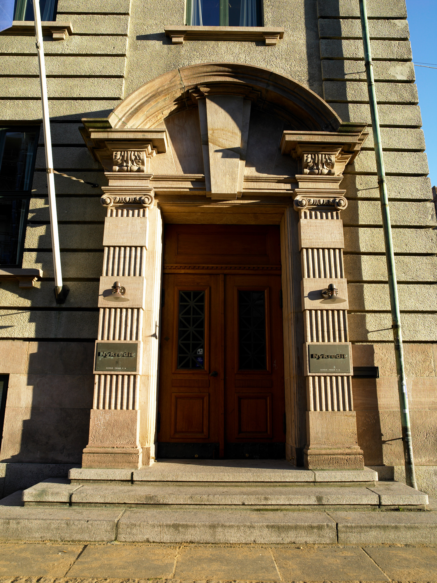 Nyhavn Wall Lamp - Urban Heritage Lighting | Louis Poulsen