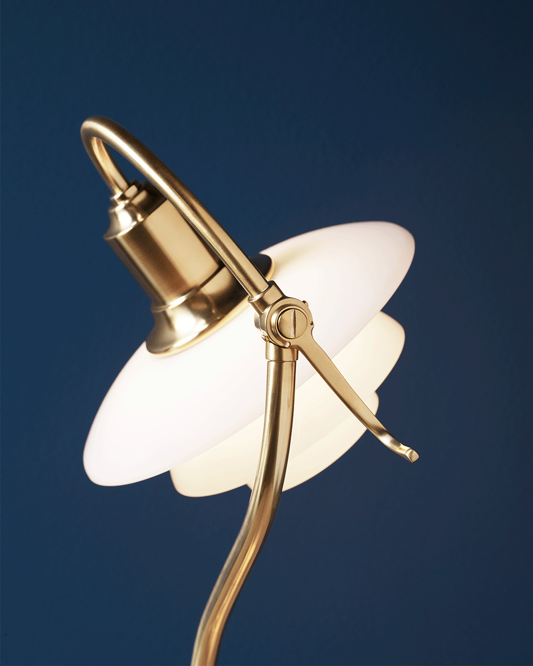 PH 2/2 Question Mark Table Lamp | Louis Poulsen