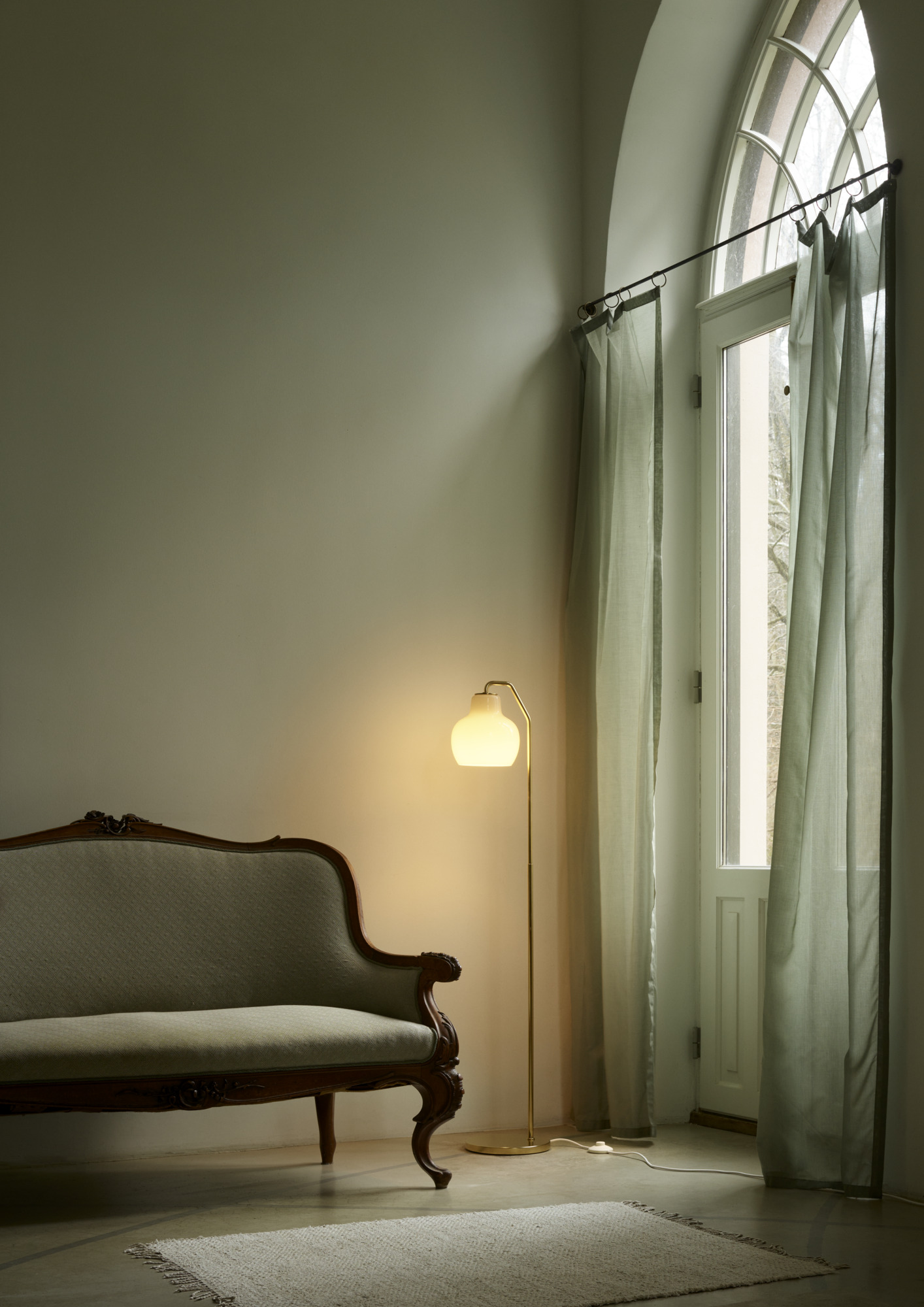 VL リングクラウン フロアランプ | ヴィルヘルム・ラウリッツェン