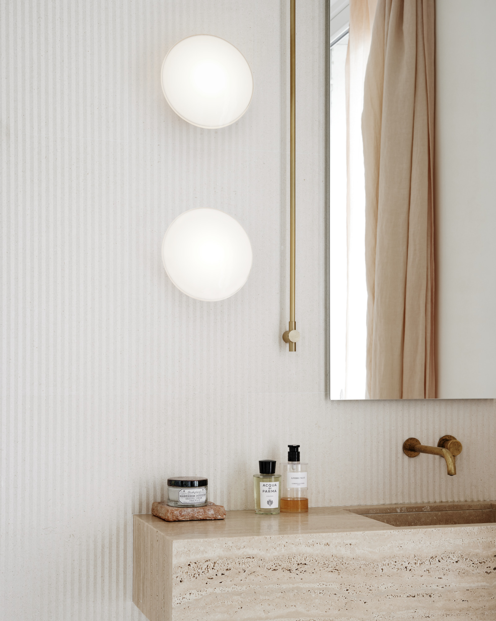 AJ Eklipta in Opal White mounted on bathroom wall, © 2025 Louis Poulsen.