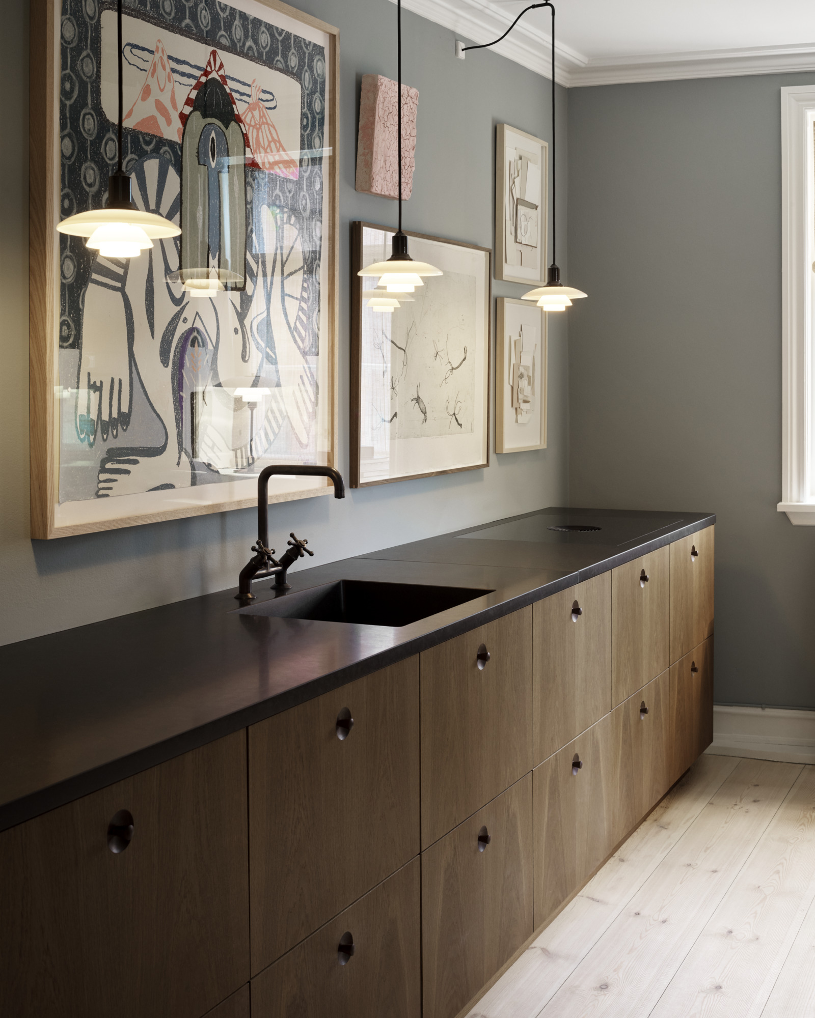 PH 2/1 in Black suspended above kitchen worktop, © 2025 Louis Poulsen.